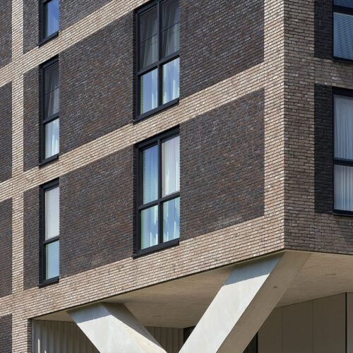 Kunststof kozijnen en Houten kozijnen voor 72 appartementen in Woerden. Diverse kozijnen in beeld van het project De Molenhoek.