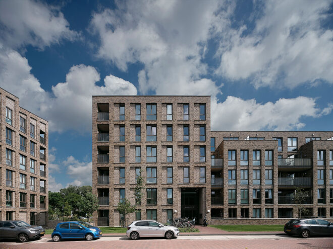 Kunststof kozijnen en Houten kozijnen voor 201 sociale huurwoningen in Ede Overzichtsfoto van het project Op Enka.