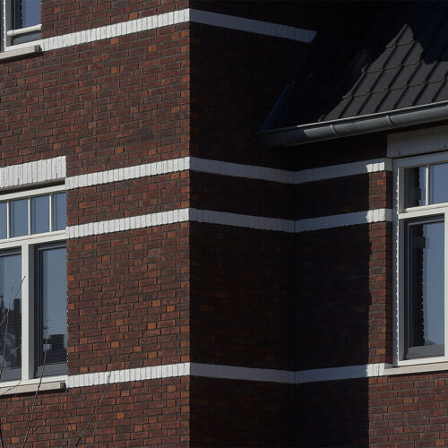 Kozijnen van Ebbers in gevel woonhuis Weespersluis