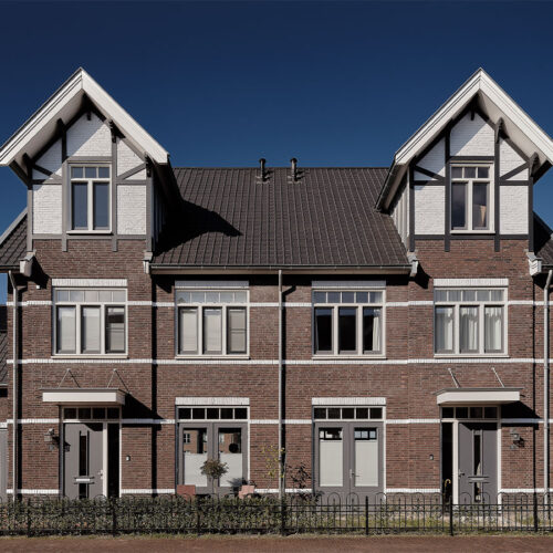 Voorgevels Weespersluis met houten kozijnen van Ebbers Kozijnen