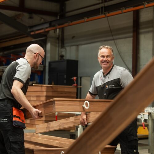 Samen mooie producten maken bij Ebbers Kozijnen.