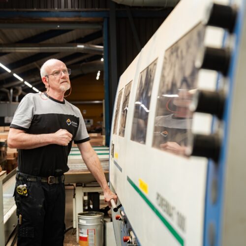 Machinale voorbewerking van houten kozijnen
