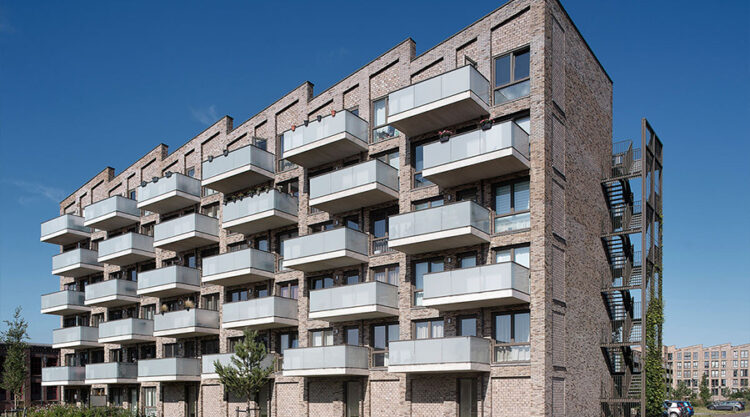 Ebbers Kozijnen maakt kozijnen voor nieuwbouw- en renovatieprojecten van woningcorporaties en woningbouwverenigingen.
