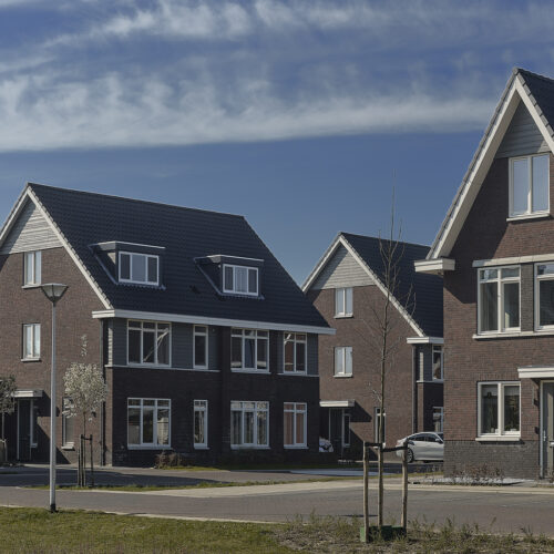 Houten kozijnen voor 58 nieuwbouwwoningen